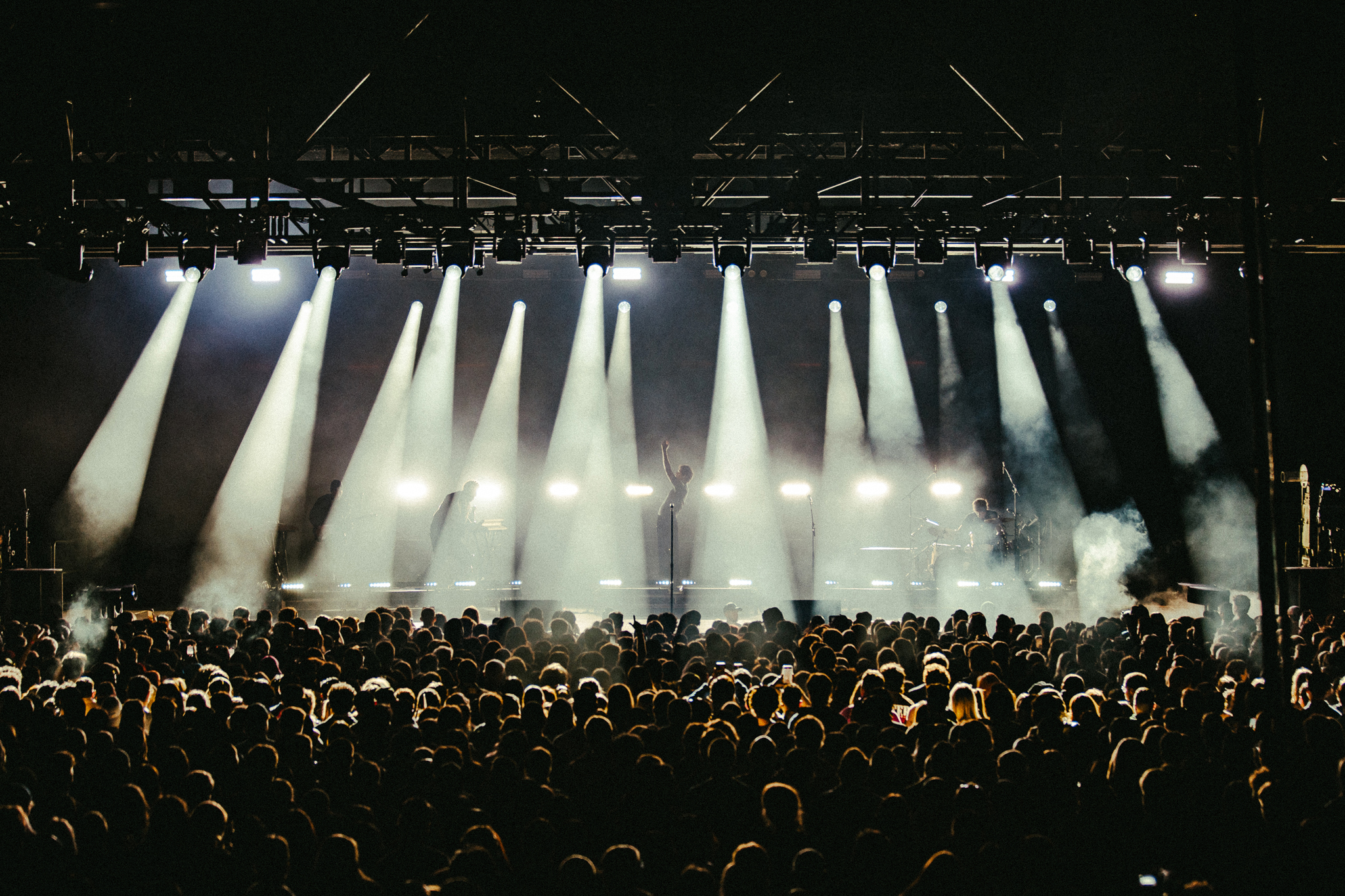 Omar Apollo at The Hordern, Sydney (2024) Lighting by MPH Australia, featuring x4 Bar 20, Chauvet Maverick Storm 2 BeamWash, Blinders and Strobes.